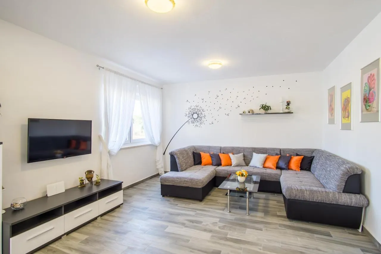 Casa Matea - 90 M From The Sea, New Private Swimming Pool Apartment Pula