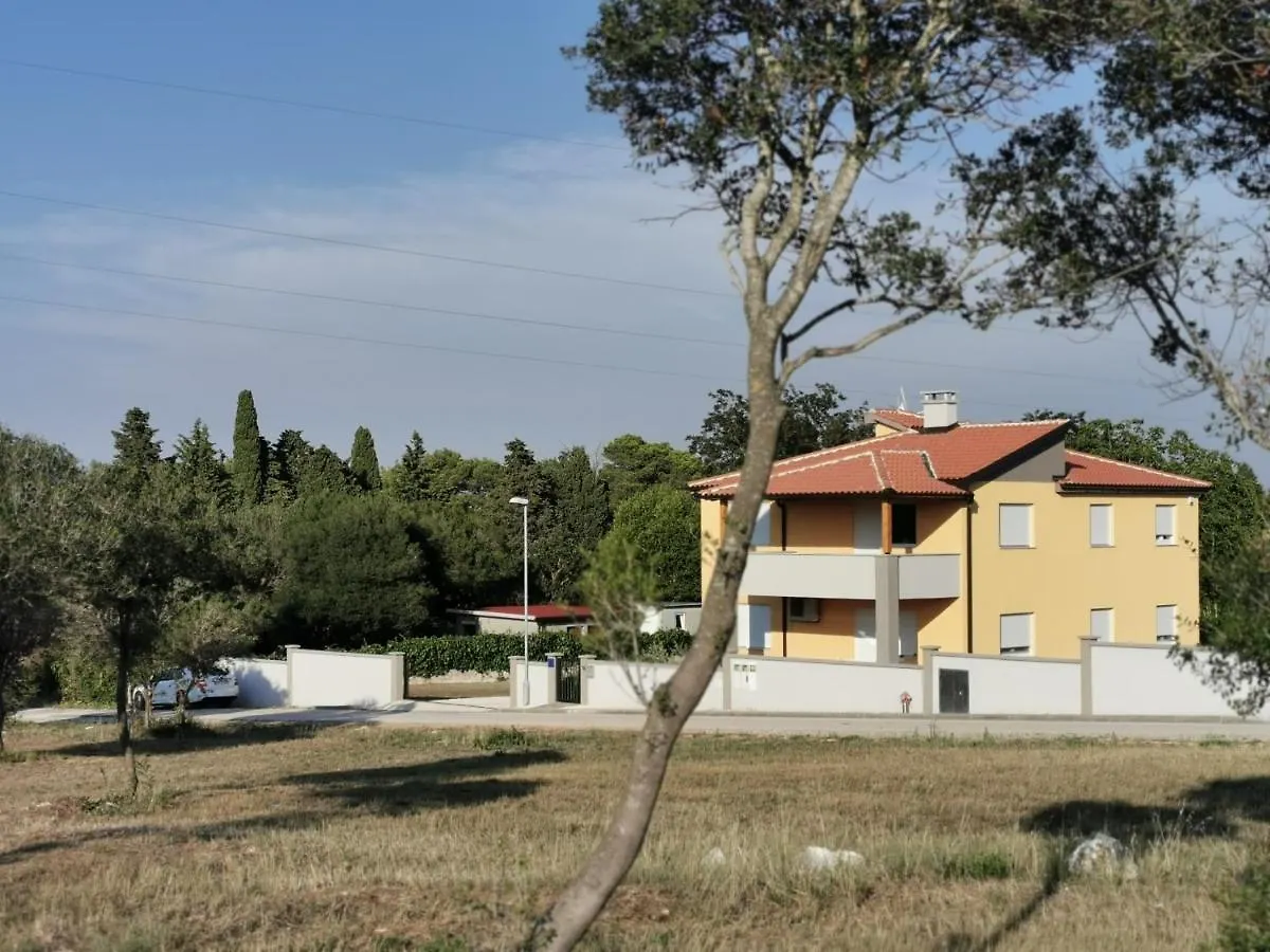 Casa Matea - 90 M From The Sea, New Private Swimming Pool Apartment Pula