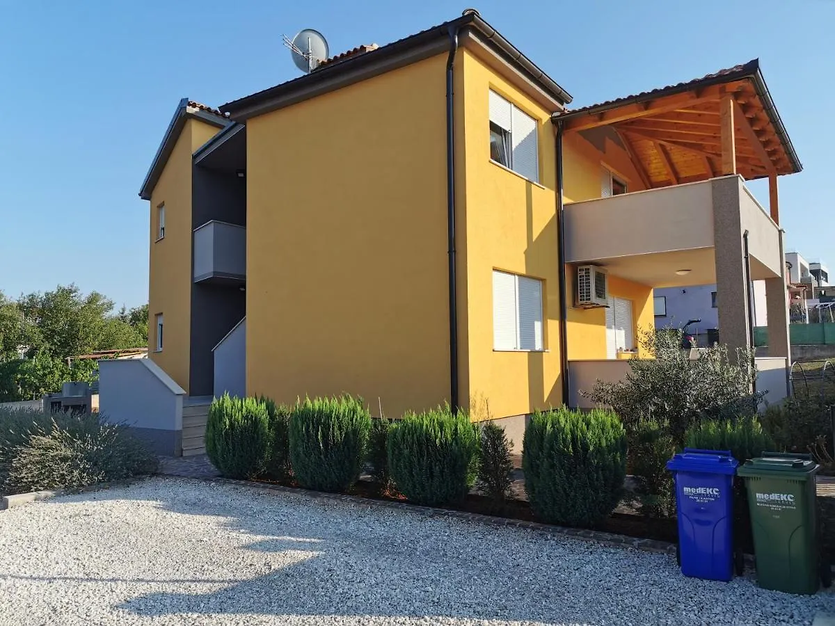 Casa Matea - 90 M From The Sea, New Private Swimming Pool Apartment Pula