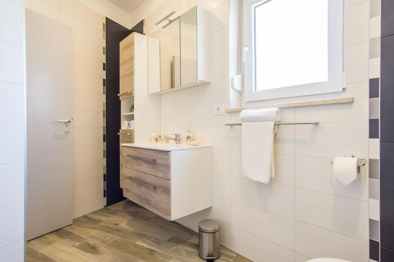 Casa Matea - 90 M From The Sea, New Private Swimming Pool Apartment Pula