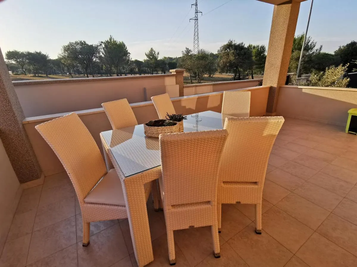 Casa Matea - 90 M From The Sea, New Private Swimming Pool Apartment Pula